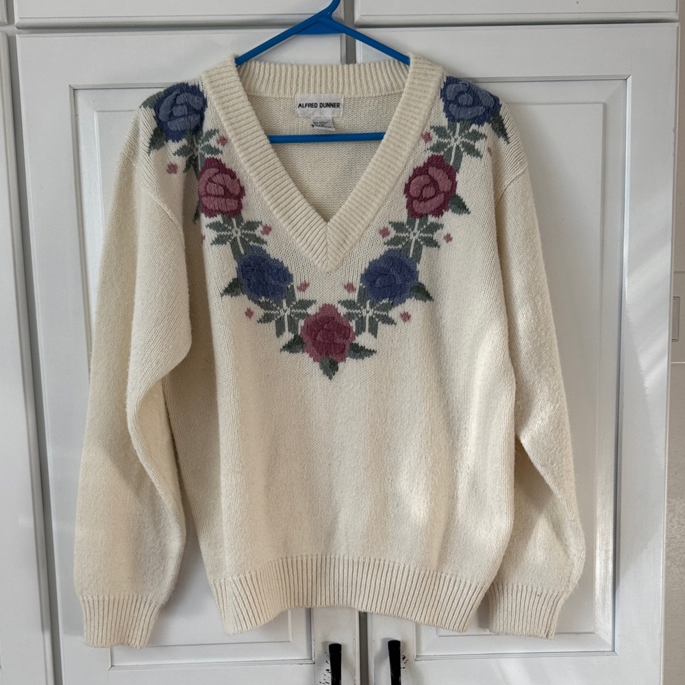 Vintage Alfred Dunner-Floral Embroidered V-Neck Sweater Cottage Core-Granny Chic